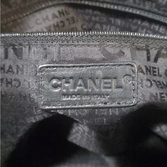 Chanel tote in iridescent gold in pristine condition - Picture 3 of 11